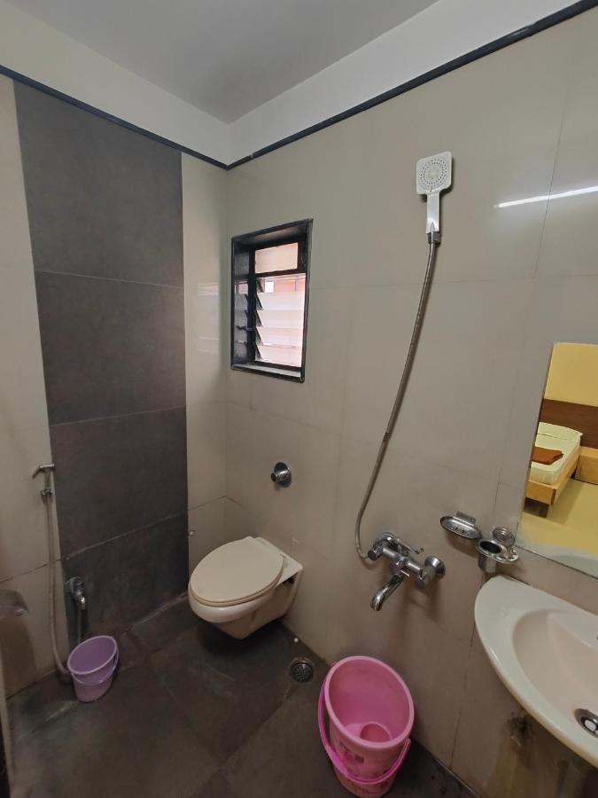 Hotel Midtown Inn Nashik Buitenkant foto