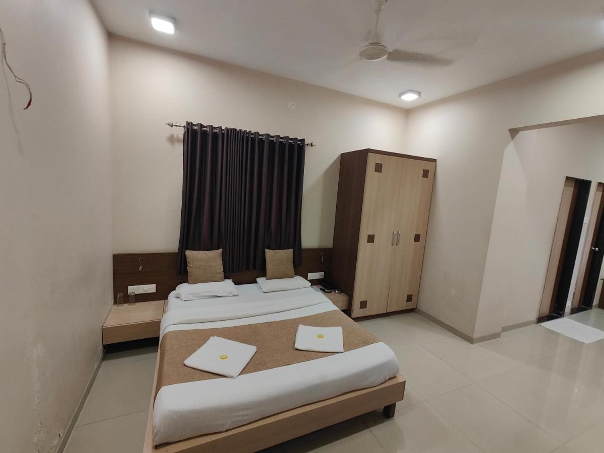 Hotel Midtown Inn Nashik Buitenkant foto