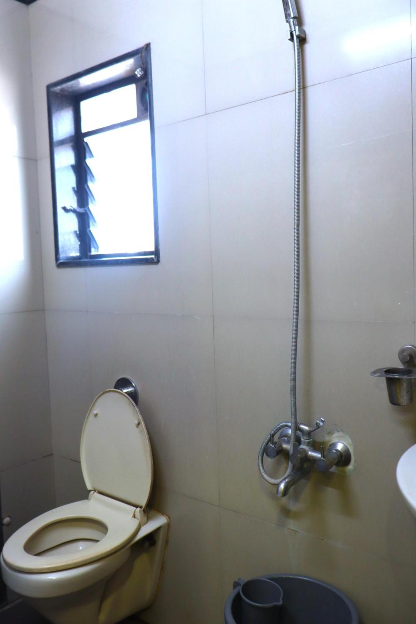 Hotel Midtown Inn Nashik Buitenkant foto