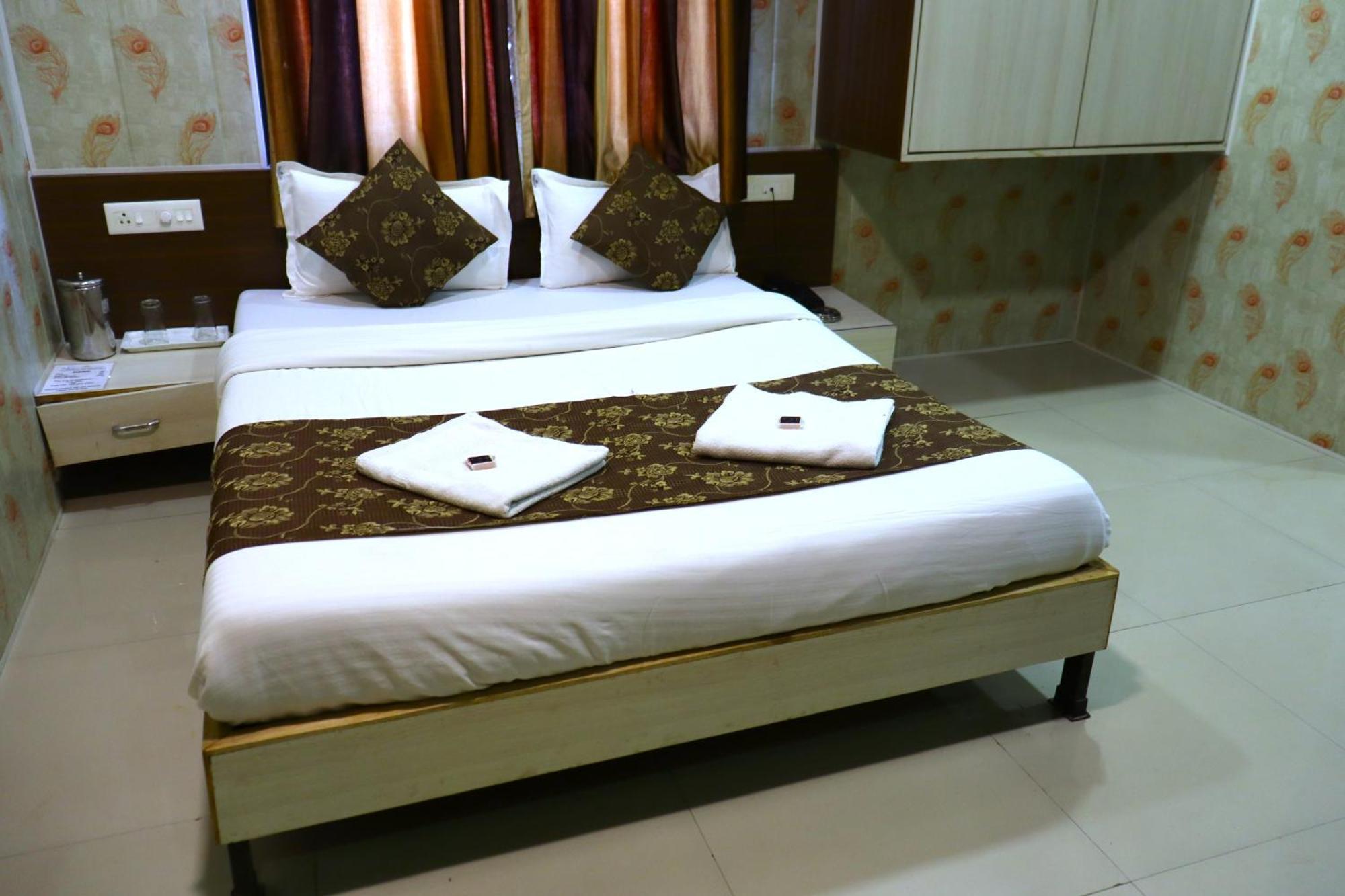 Hotel Midtown Inn Nashik Buitenkant foto