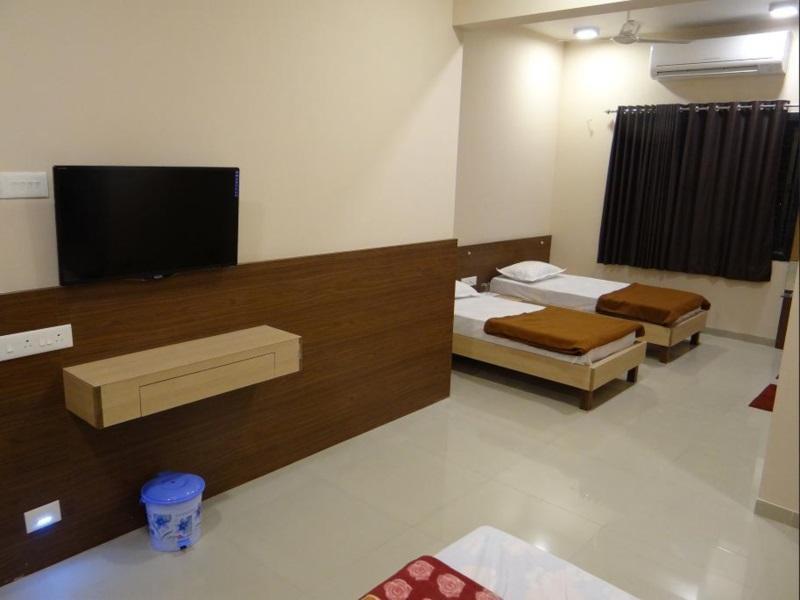 Hotel Midtown Inn Nashik Buitenkant foto