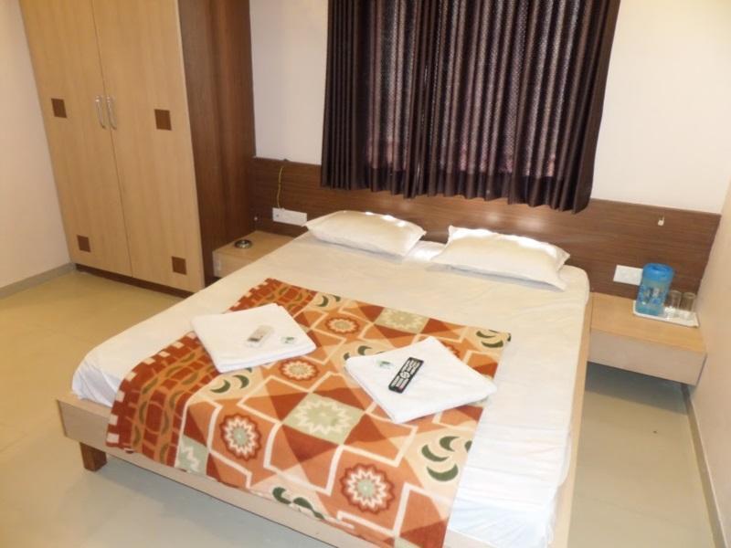Hotel Midtown Inn Nashik Buitenkant foto